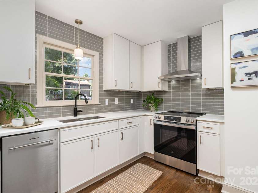 3406 Erinbrook Lane, Charlotte, NC 28215.  MLS# CAR4276847, YatesRealty ID 26557. 