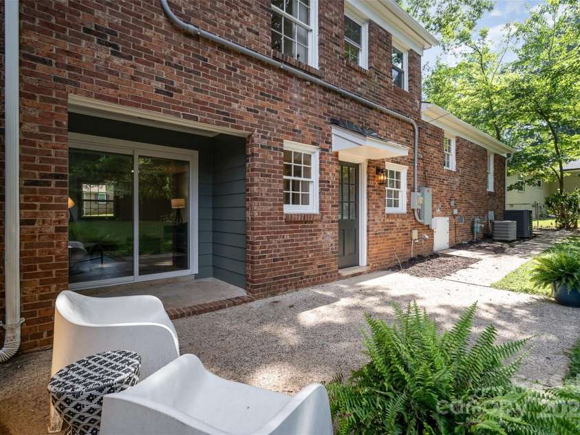 3406 Erinbrook Lane, Charlotte, NC 28215.  MLS# CAR4276847, YatesRealty ID 26557. 