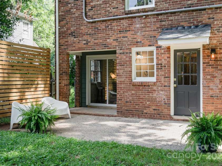 3406 Erinbrook Lane, Charlotte, NC 28215.  MLS# CAR4276847, YatesRealty ID 26557. 