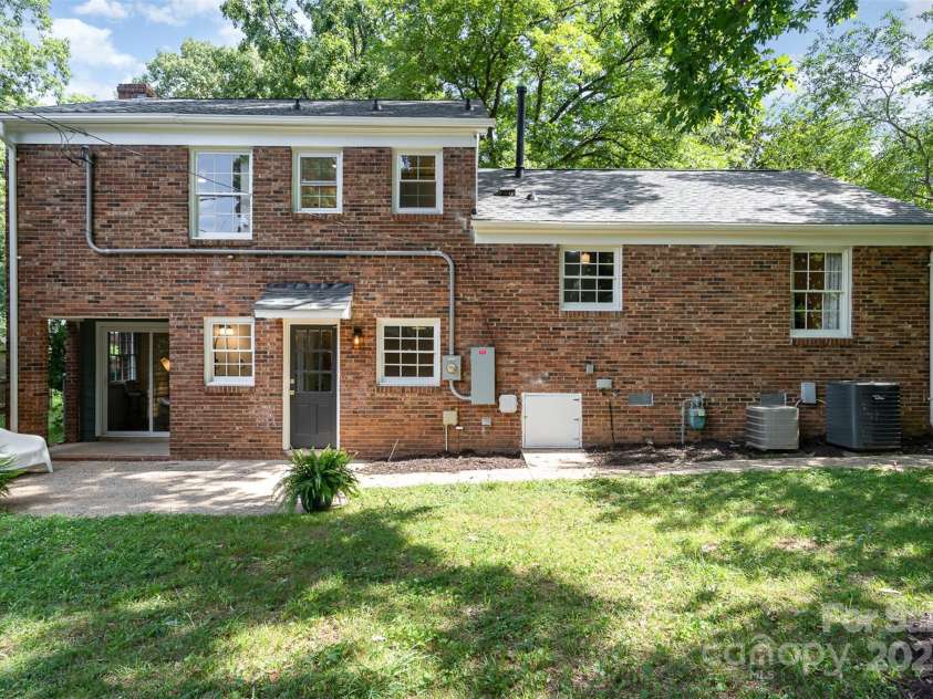 3406 Erinbrook Lane, Charlotte, NC 28215.  MLS# CAR4276847, YatesRealty ID 26557. 