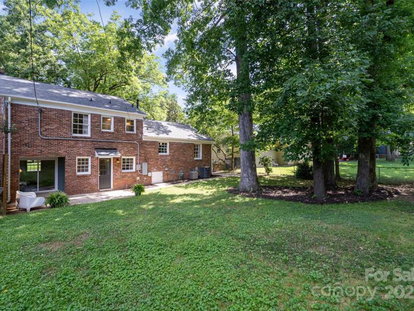 3406 Erinbrook Lane, Charlotte, NC 28215.  MLS# CAR4276847, YatesRealty ID 26557. 