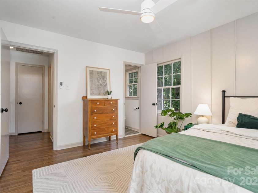3406 Erinbrook Lane, Charlotte, NC 28215.  MLS# CAR4276847, YatesRealty ID 26557. 