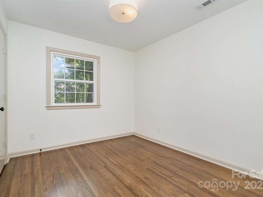 3406 Erinbrook Lane, Charlotte, NC 28215.  MLS# CAR4276847, YatesRealty ID 26557. 