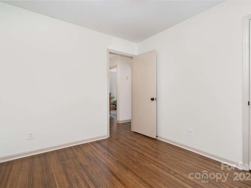 3406 Erinbrook Lane, Charlotte, NC 28215.  MLS# CAR4276847, YatesRealty ID 26557. 