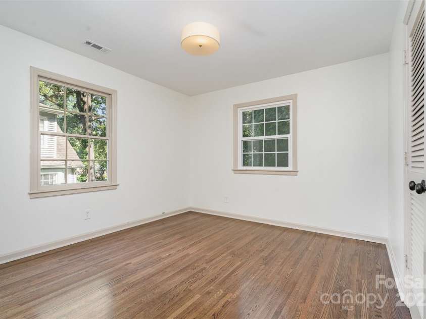 3406 Erinbrook Lane, Charlotte, NC 28215.  MLS# CAR4276847, YatesRealty ID 26557. 