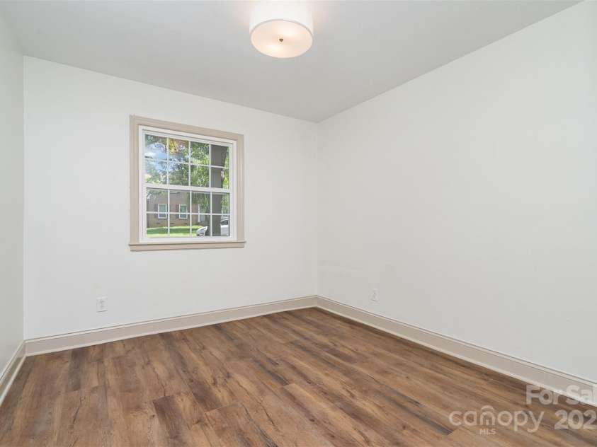 3406 Erinbrook Lane, Charlotte, NC 28215.  MLS# CAR4276847, YatesRealty ID 26557. 
