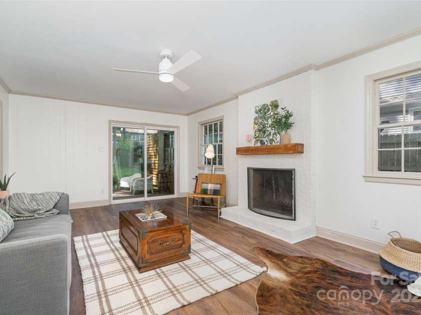 3406 Erinbrook Lane, Charlotte, NC 28215.  MLS# CAR4276847, YatesRealty ID 26557. 
