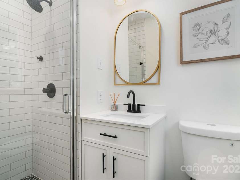 3406 Erinbrook Lane, Charlotte, NC 28215.  MLS# CAR4276847, YatesRealty ID 26557. Primary bathroom