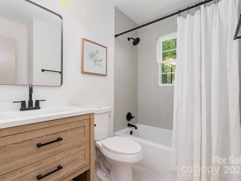 3406 Erinbrook Lane, Charlotte, NC 28215.  MLS# CAR4276847, YatesRealty ID 26557. Upper hall bathroom