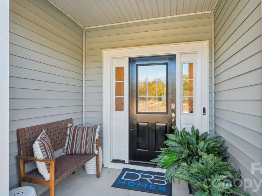 7621 Ethora Way, Charlotte, NC 28216.  MLS# CAR4373626, YatesRealty ID 26557. Covered Front Porch