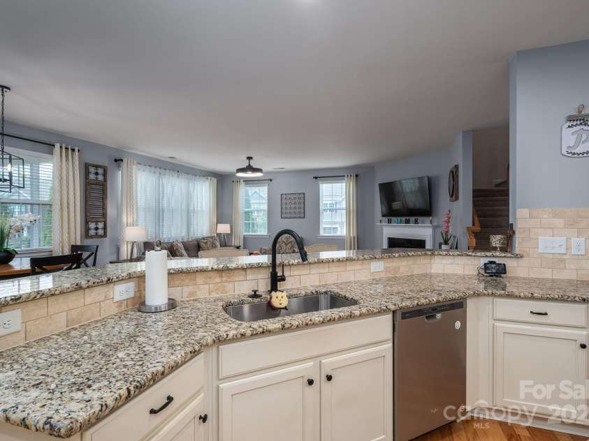 104 Wingstem Court, Mooresville, NC 28117.  MLS# CAR4269574, YatesRealty ID 26559. Gourmet Kitchen