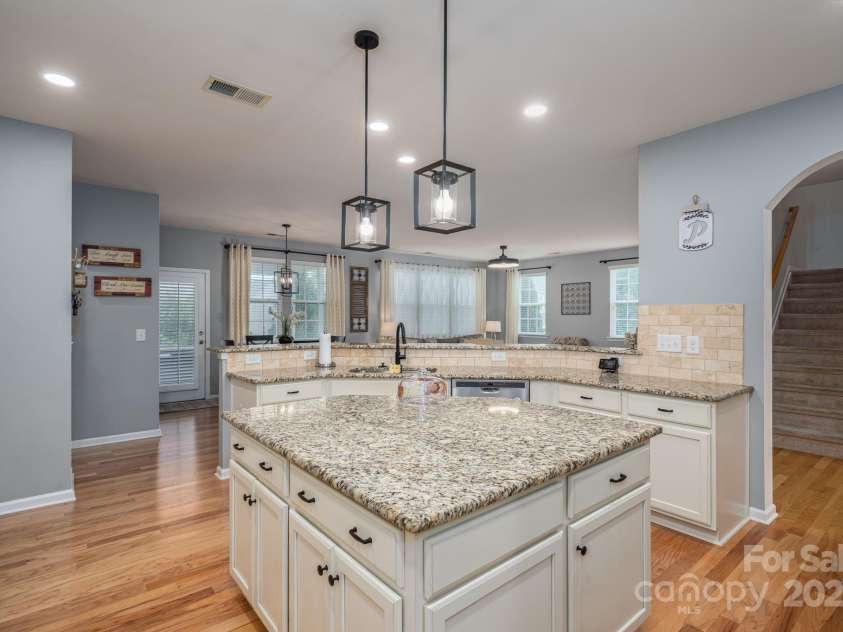 104 Wingstem Court, Mooresville, NC 28117.  MLS# CAR4269574, YatesRealty ID 26559. Gourmet Kitchen