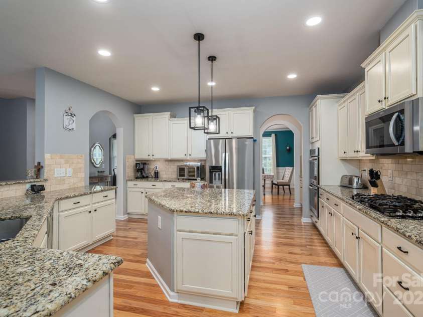 104 Wingstem Court, Mooresville, NC 28117.  MLS# CAR4269574, YatesRealty ID 26559. Gourmet Kitchen