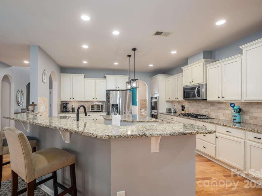 104 Wingstem Court, Mooresville, NC 28117.  MLS# CAR4269574, YatesRealty ID 26559. Gourmet Kitchen