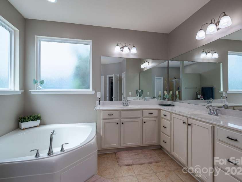 104 Wingstem Court, Mooresville, NC 28117.  MLS# CAR4269574, YatesRealty ID 26559. Primary Bathroom