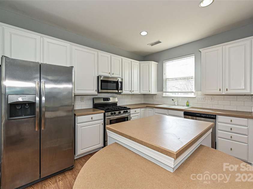 14944 Carbert Lane, Huntersville, NC 28078.  MLS# CAR4198819, YatesRealty ID 2656. Kitchen