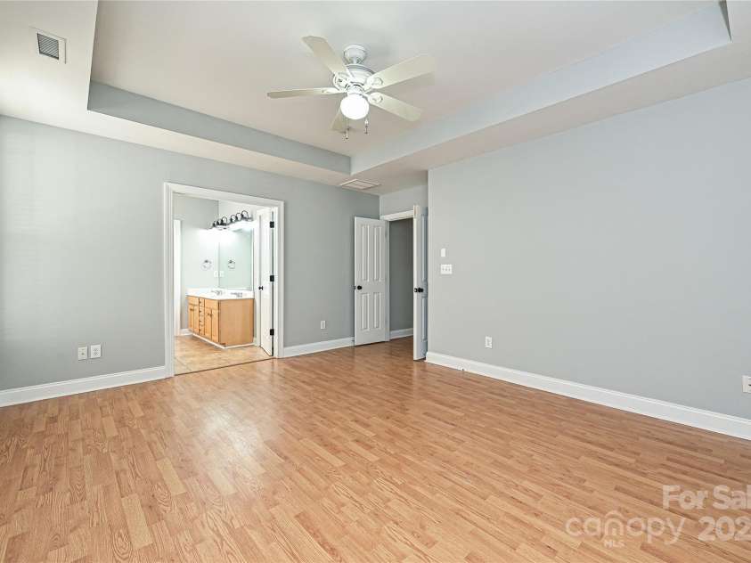 14944 Carbert Lane, Huntersville, NC 28078.  MLS# CAR4198819, YatesRealty ID 2656. Primary Suite