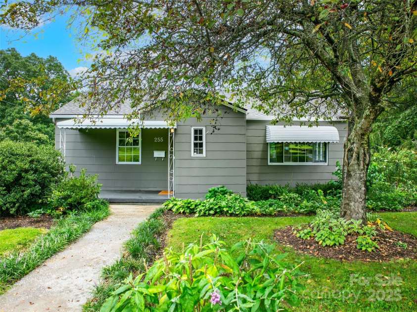 255 North Country Club Road, Brevard, NC 28712.  MLS# CAR4290219, YatesRealty ID 2656. 