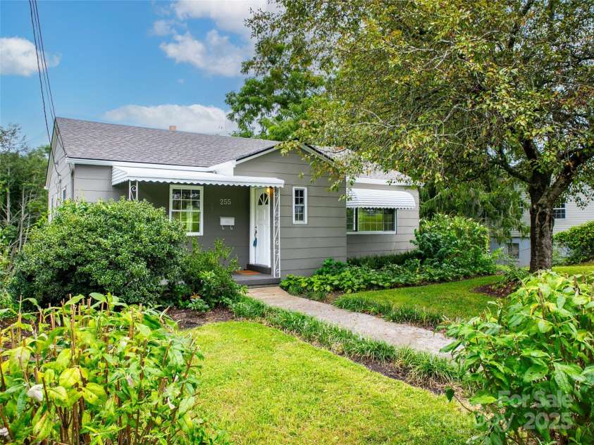 255 North Country Club Road, Brevard, NC 28712.  MLS# CAR4290219, YatesRealty ID 2656. 