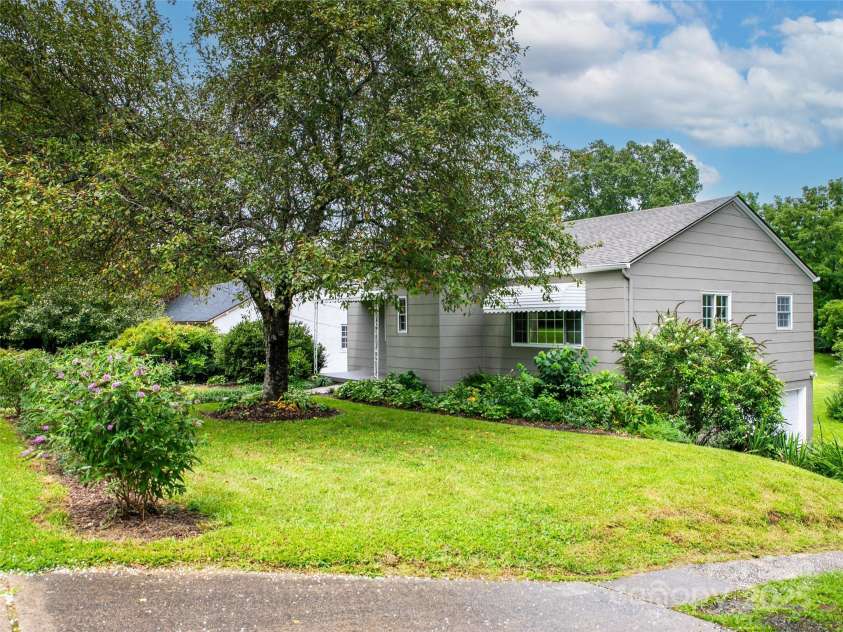 255 North Country Club Road, Brevard, NC 28712.  MLS# CAR4290219, YatesRealty ID 2656. 