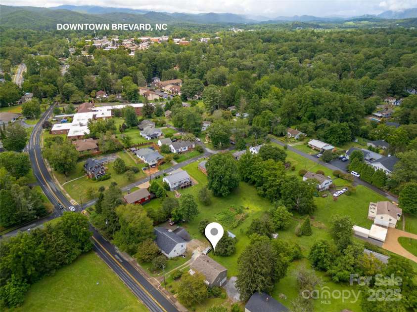 255 North Country Club Road, Brevard, NC 28712.  MLS# CAR4290219, YatesRealty ID 2656. 