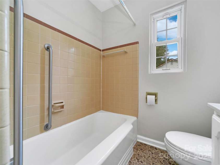 255 North Country Club Road, Brevard, NC 28712.  MLS# CAR4290219, YatesRealty ID 2656. 