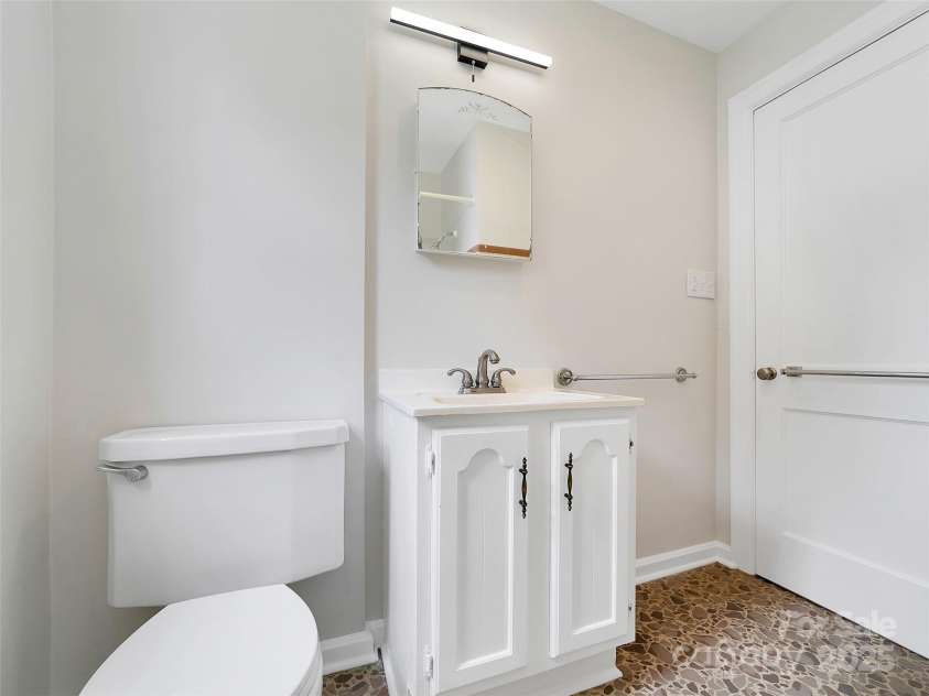 255 North Country Club Road, Brevard, NC 28712.  MLS# CAR4290219, YatesRealty ID 2656. 