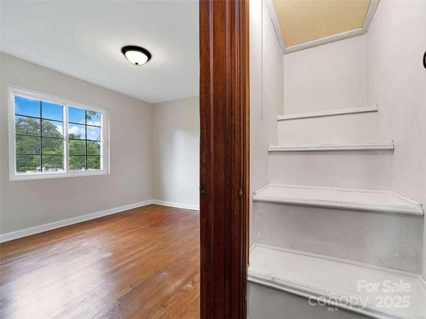 255 North Country Club Road, Brevard, NC 28712.  MLS# CAR4290219, YatesRealty ID 2656. 