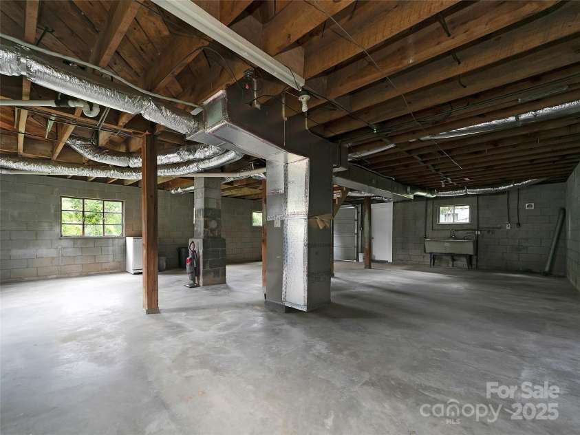 255 North Country Club Road, Brevard, NC 28712.  MLS# CAR4290219, YatesRealty ID 2656. 