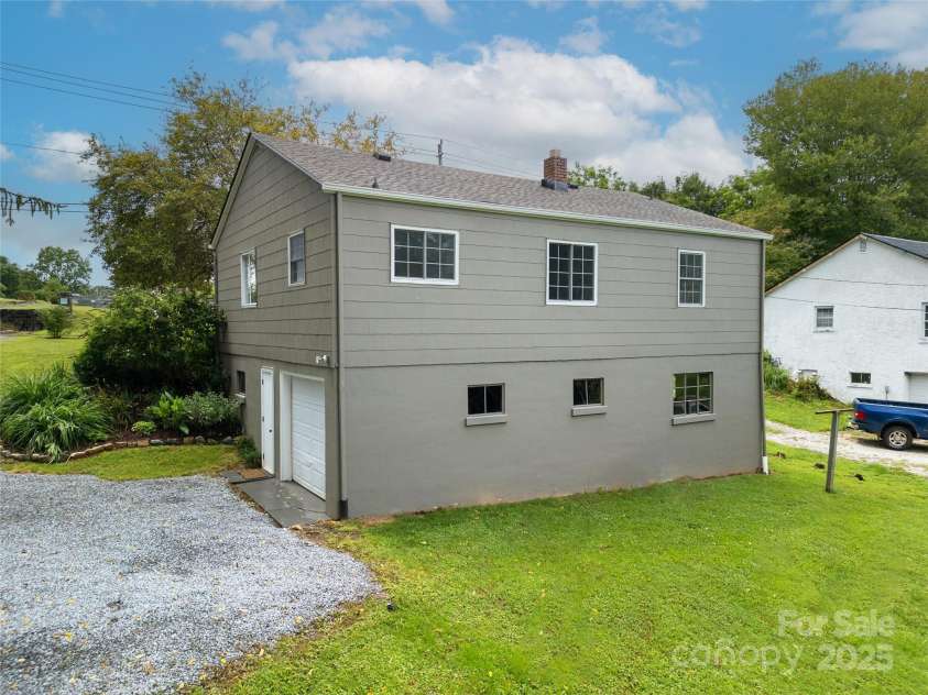 255 North Country Club Road, Brevard, NC 28712.  MLS# CAR4290219, YatesRealty ID 2656. 