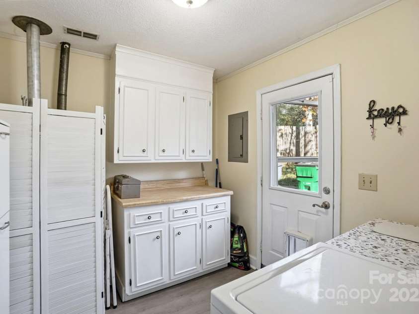 6309 Pineburr Road, Charlotte, NC 28211.  MLS# CAR4319188, YatesRealty ID 2656. 