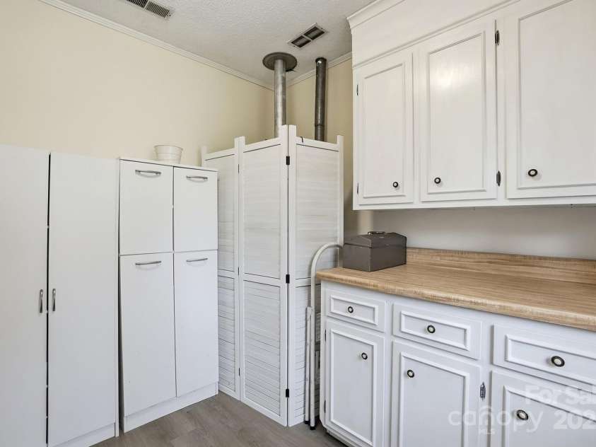 6309 Pineburr Road, Charlotte, NC 28211.  MLS# CAR4319188, YatesRealty ID 2656. 