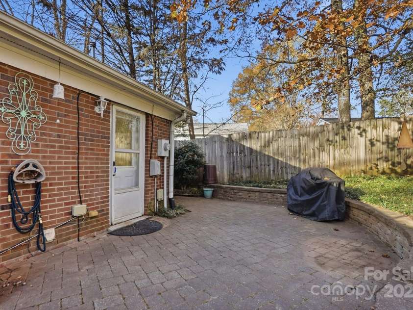 6309 Pineburr Road, Charlotte, NC 28211.  MLS# CAR4319188, YatesRealty ID 2656. 