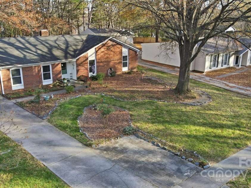 6309 Pineburr Road, Charlotte, NC 28211.  MLS# CAR4319188, YatesRealty ID 2656. 