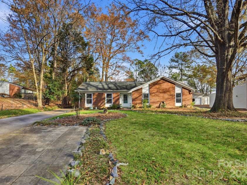 6309 Pineburr Road, Charlotte, NC 28211.  MLS# CAR4319188, YatesRealty ID 2656. 