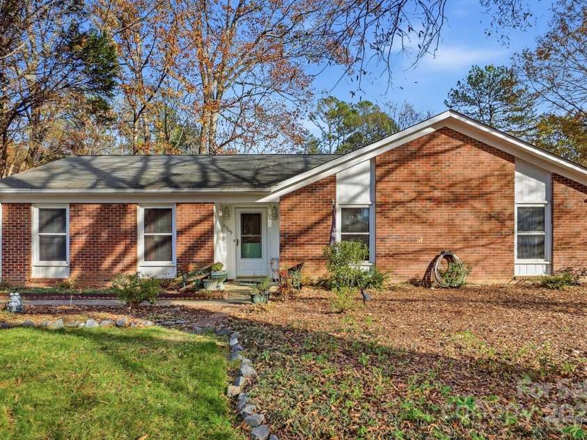 6309 Pineburr Road, Charlotte, NC 28211.  MLS# CAR4319188, YatesRealty ID 2656. 