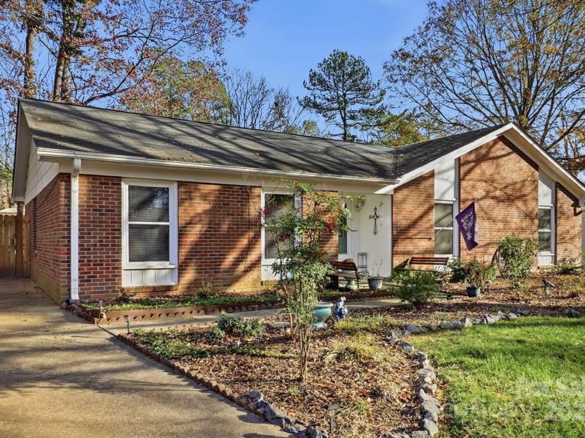 6309 Pineburr Road, Charlotte, NC 28211.  MLS# CAR4319188, YatesRealty ID 2656. 