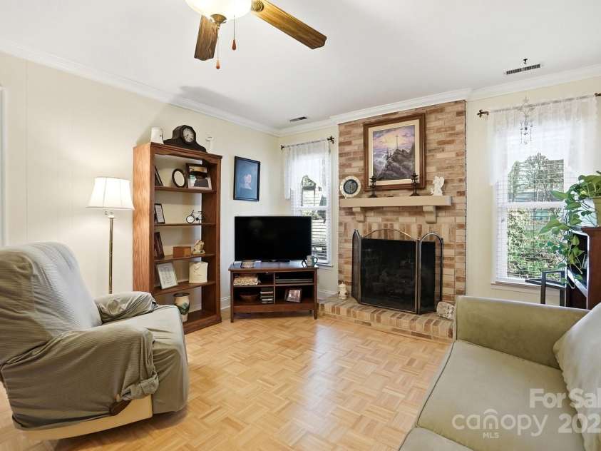 6309 Pineburr Road, Charlotte, NC 28211.  MLS# CAR4319188, YatesRealty ID 2656. 