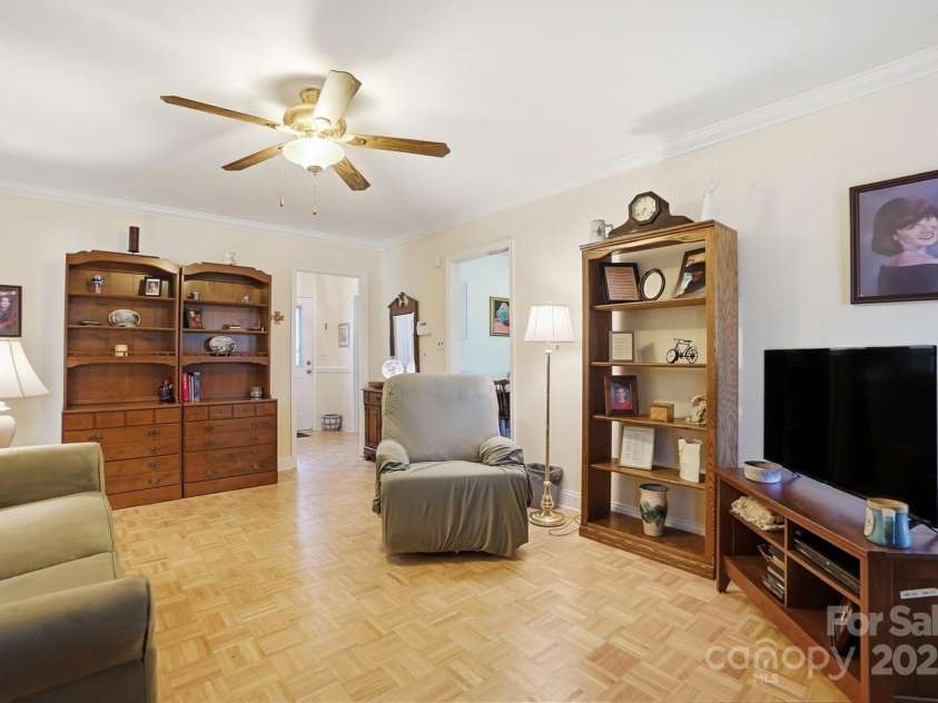 6309 Pineburr Road, Charlotte, NC 28211.  MLS# CAR4319188, YatesRealty ID 2656. 