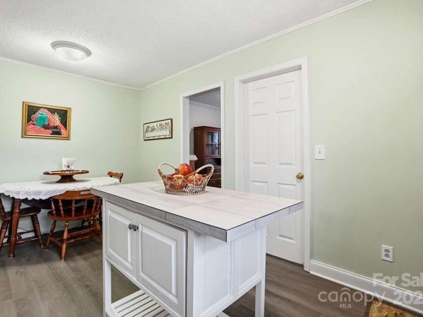 6309 Pineburr Road, Charlotte, NC 28211.  MLS# CAR4319188, YatesRealty ID 2656. 