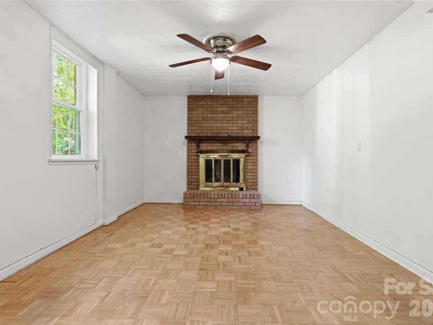 123 Castleton Lane, Hendersonville, NC 28791.  MLS# CAR4375976, YatesRealty ID 26560. 