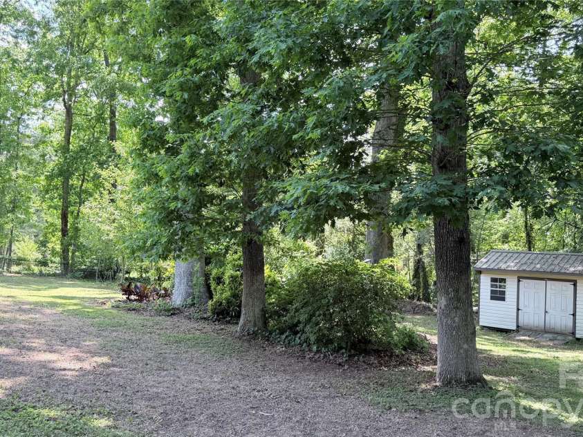 123 Castleton Lane, Hendersonville, NC 28791.  MLS# CAR4375976, YatesRealty ID 26560. 