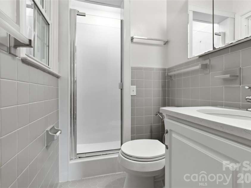 123 Castleton Lane, Hendersonville, NC 28791.  MLS# CAR4375976, YatesRealty ID 26560. Primary Bathroom