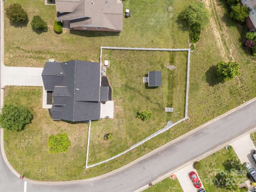 423 Courtland Court, Kannapolis, NC 28081.  MLS# CAR4261272, YatesRealty ID 26561. 