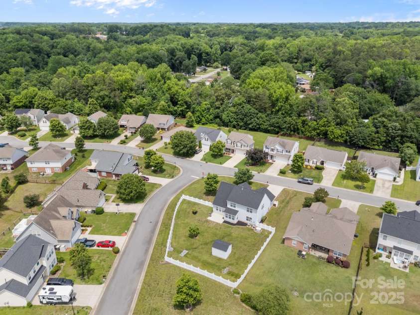 423 Courtland Court, Kannapolis, NC 28081.  MLS# CAR4261272, YatesRealty ID 26561. 