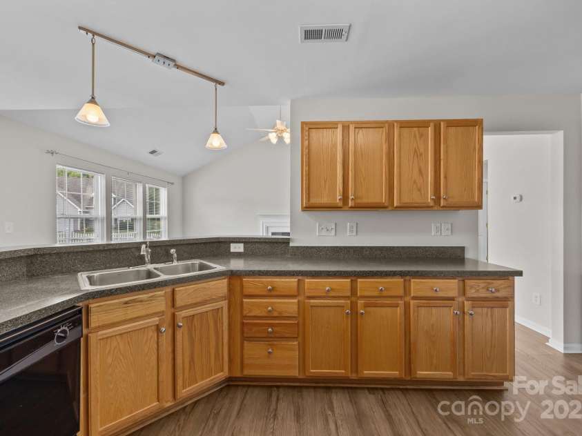 423 Courtland Court, Kannapolis, NC 28081.  MLS# CAR4261272, YatesRealty ID 26561. Abundance of storage