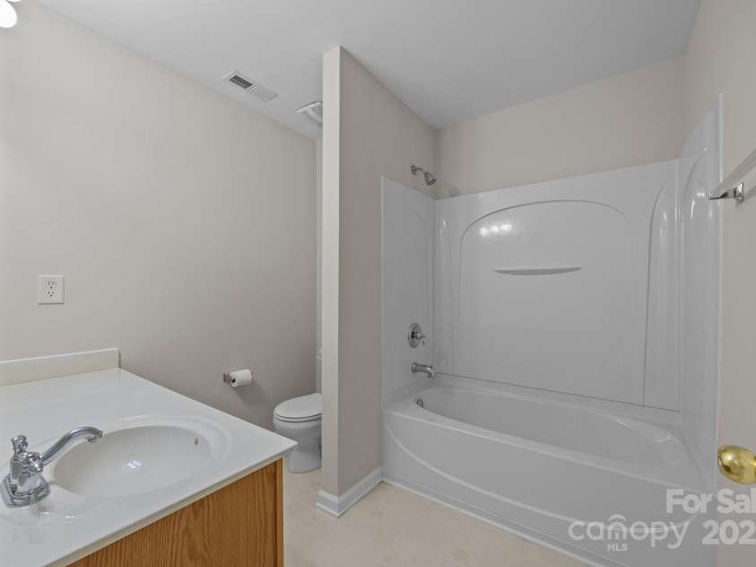 423 Courtland Court, Kannapolis, NC 28081.  MLS# CAR4261272, YatesRealty ID 26561. Bath 2