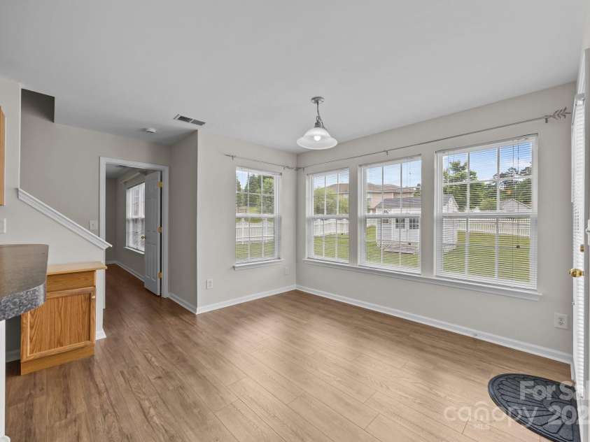 423 Courtland Court, Kannapolis, NC 28081.  MLS# CAR4261272, YatesRealty ID 26561. Casual Dining Room