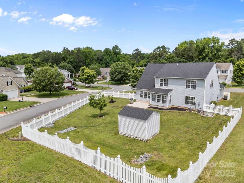 423 Courtland Court, Kannapolis, NC 28081.  MLS# CAR4261272, YatesRealty ID 26561. Fenced Yard, Storage Building