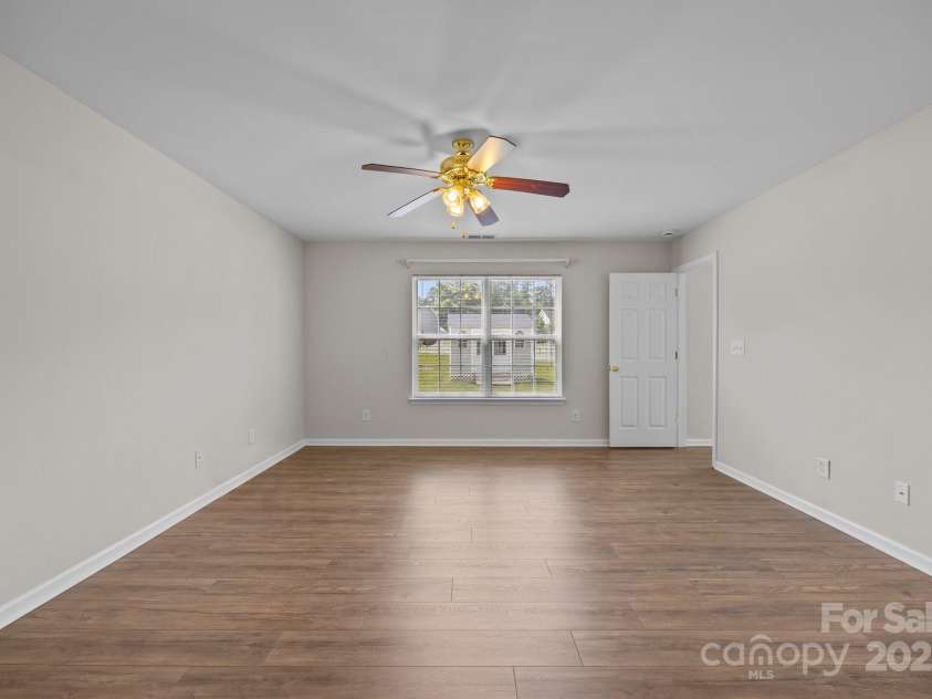 423 Courtland Court, Kannapolis, NC 28081.  MLS# CAR4261272, YatesRealty ID 26561. PRIMARY BEDROOM